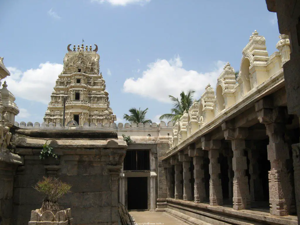 Revana Siddeshwara betta, Aprameya temple