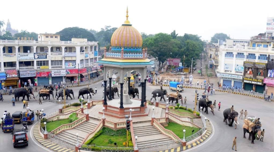 KR Circle with Statue of Krishnaraja Wodeyar