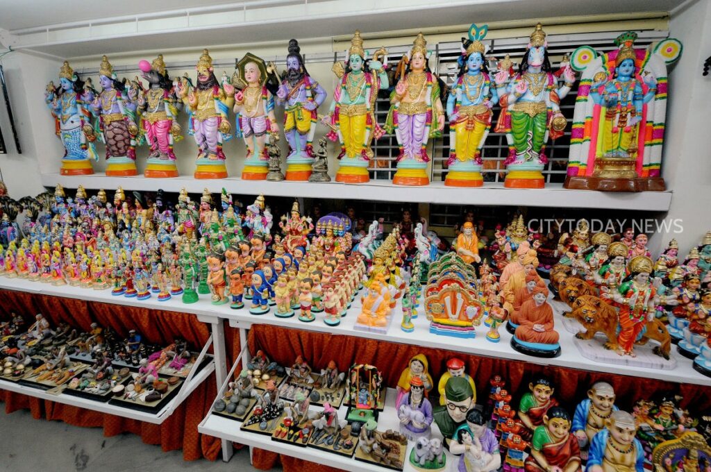 Dolls displayed at Bombe Mane